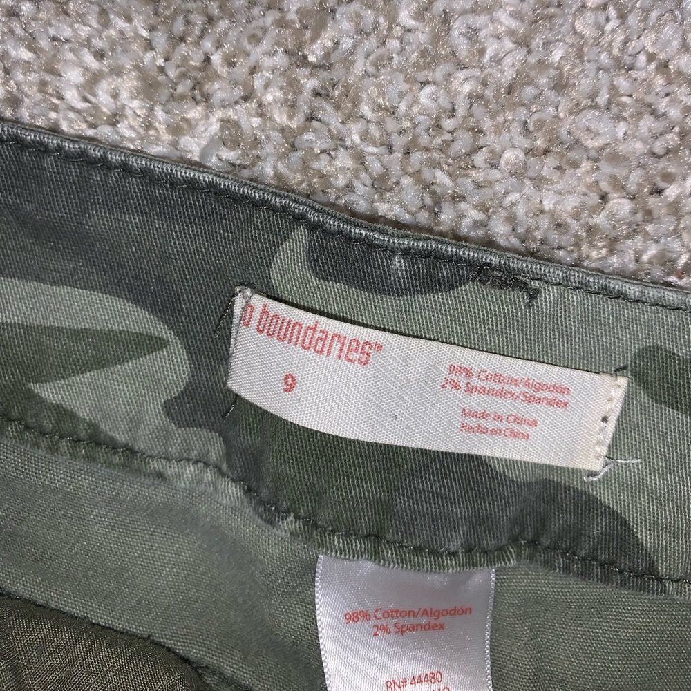 No Boundaries Juniors Green Camo Jean shorts sz 9 - Picture 6 of 9